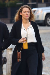 Blake Lively - Out in New York 11/18/2021 фото №1323290