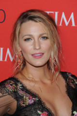 Blake Lively on Red Carpet – Time 100 Gala in New York  фото №959096