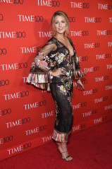 Blake Lively on Red Carpet – Time 100 Gala in New York  фото №959090