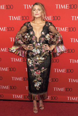 Blake Lively on Red Carpet – Time 100 Gala in New York  фото №959095