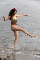 Blanca Blanco in a Swimsuit at the Beach in Malibu фото №1127620