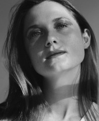 Bonnie Wright – Photoshoot for Activist Mãnuka Honey фото №1247059