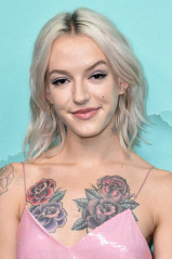 Bria Vinaite – 2018 Tiffany Blue Book Collection in NYC фото №1108431