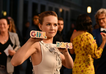 Britt Robertson – “Girlboss” Premiere in Hollywood фото №956888