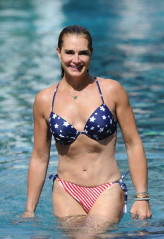 BROOKE SHIELDS in Bikini at Pool at Her Home in The Hamptons 07/06/2020 фото №1263244
