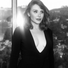 Bryce Dallas Howard – Portraits for Grand Celebration Opening of Jurassic World: фото №1202308