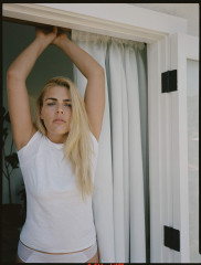 Busy Philipps in The Edit by Net-a-porter, July 2018 фото №1088765