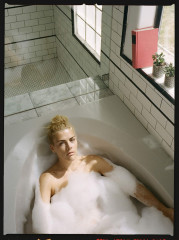 Busy Philipps in The Edit by Net-a-porter, July 2018 фото №1088777