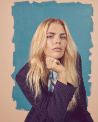 Busy Philipps – Photoshoot for Bust Magazine (2018) фото №1108223