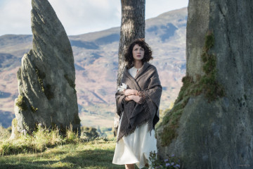 Caitriona Balfe - "Outlander" 1x01 - Sassenach Stills фото №1218020