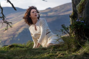 Caitriona Balfe - "Outlander" 1x01 - Sassenach Stills фото №1218025
