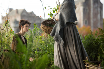 Caitriona Balfe - "Outlander" 1x02 - Castle Leoch Stills фото №1218403