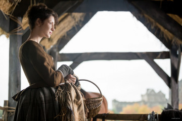 Caitriona Balfe - "Outlander" 1x02 - Castle Leoch Stills фото №1218410