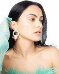Camila Mendes - Loops Beauty 'Variety Loops Mask Set' (2022) фото №1376215