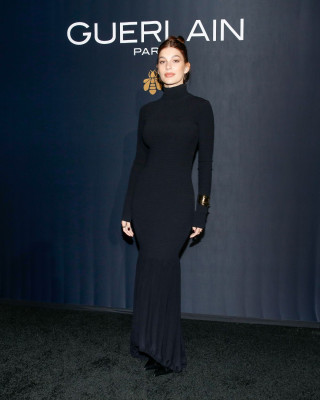 Camila Morrone - Attend Guerlain Event in Culver City фото №1326176