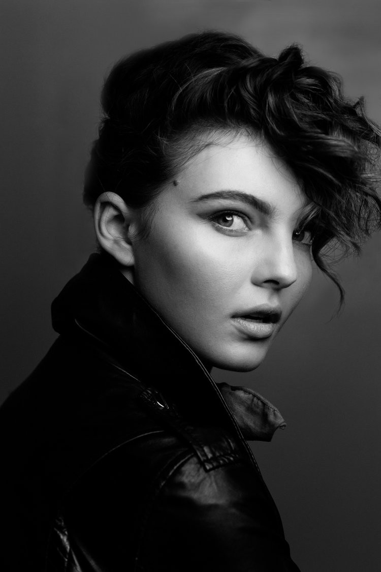 Камрен Бикондова (Camren Bicondova)