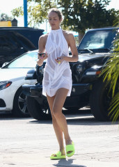Candice Swanepoel - Miami Beach 12/12/2021 фото №1332256
