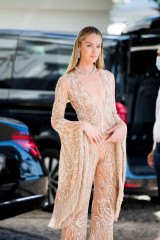 Candice Swanepoel - Arrives at the Cannes Film Festival | July 6, 2021 фото №1301485
