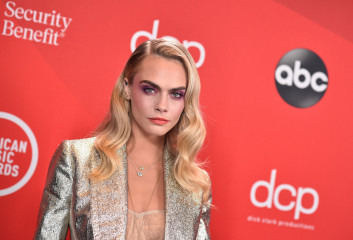 Cara Delevingne - American Music Awards in Los Angeles | 22.11.2020 фото №1283274