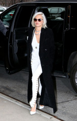 Cara Delevingne is Stylish – Arrives Back at Her Tribeca Hotel  фото №951718