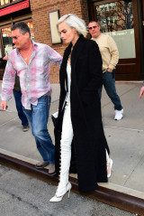 Cara Delevingne is Stylish – Arrives Back at Her Tribeca Hotel  фото №951722