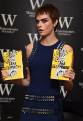 Cara Delevingne – Signing of Her Novel “Mirror, Mirror” in London фото №1001313