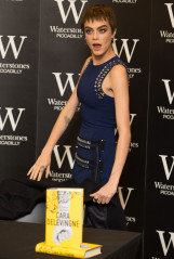 Cara Delevingne – Signing of Her Novel “Mirror, Mirror” in London фото №1001314