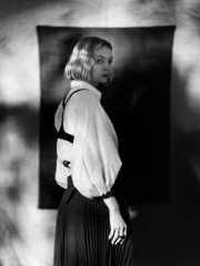 CAREY MULLIGAN in The Edit by Net-a-porter, April 2020 фото №1253806