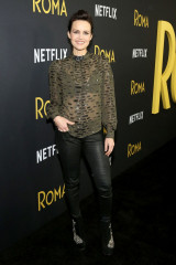 Carla Gugino – “Roma” Screening in NYC фото №1121966