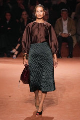 Carolyn Murphy for Fendi FW25 фото №1415725