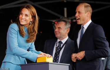 Catherine, Duchess of Cambridge фото №1221798