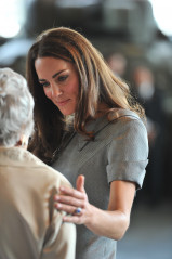 Catherine, Duchess of Cambridge фото №405574