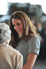 Catherine, Duchess of Cambridge фото №405573