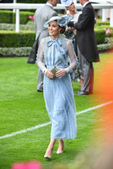 Catherine, Duchess of Cambridge фото №1186989