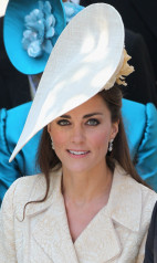 Catherine, Duchess of Cambridge фото №411780