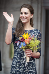 Catherine, Duchess of Cambridge фото №420535