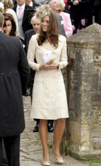Catherine, Duchess of Cambridge фото №390427
