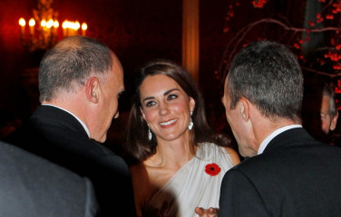 Catherine, Duchess of Cambridge фото №435712