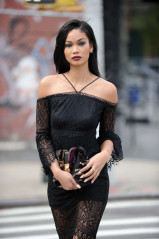 Chanel Iman in Black Dress Out in New York фото №927906