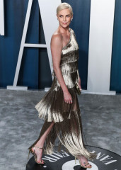 Charlize Theron - Vanity Fair Oscar Party, Los Angeles // February 9, 2020 фото №1271165
