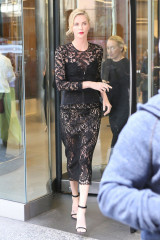 Charlize Theron - Returns Back at Her Hotel in NY фото №1067468