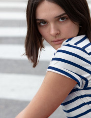 Charlotte Lawrence – Hanes x Karla Stripes Collection 2019 фото №1153551