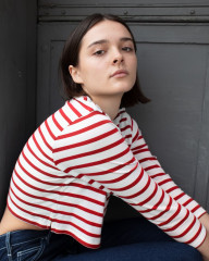 Charlotte Lawrence – Hanes x Karla Stripes Collection 2019 фото №1153548