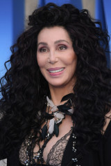 Cher at Mamma Mia Here We Go Again Premiere in London фото №1085804