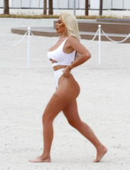 CHLE FERRY in a White Bikini at a Beach in Ibiza 08/04/2020 фото №1267945