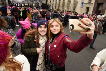 Chloe Moretz – Women’s March on Washington фото №934911