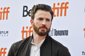 Chris Evans - 'Knives Out Premiere' at TIFF 09/07/2019 фото №1218075