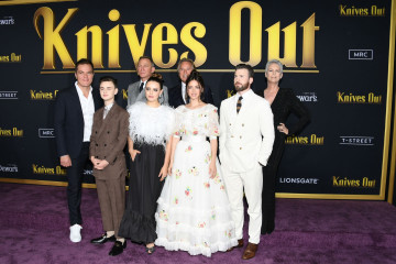 Chris Evans - 'Knives Out' Los Angeles Premiere 11/14/2019 фото №1232616