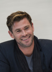 Chris Hemsworth - 'Avengers: Endgame' Press Conference in LA 04/07/2019 фото №1204095