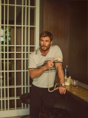 Chris Hemsworth by Gregory Harris for Vanity Fair (2024) фото №1412968
